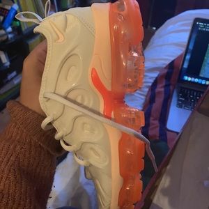 nike air vapormax plus womens 6 creamsicle